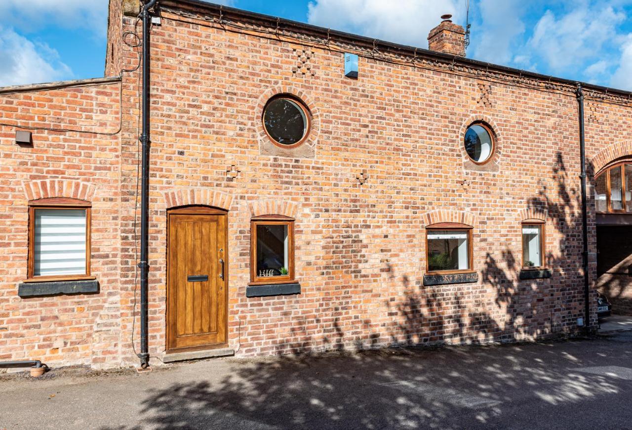 No1 Little Barrow Barns - Sleeps 10 Villa Chester Exterior photo